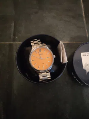 ساعه Timex بنية سوار معدني.. . قويه جدا