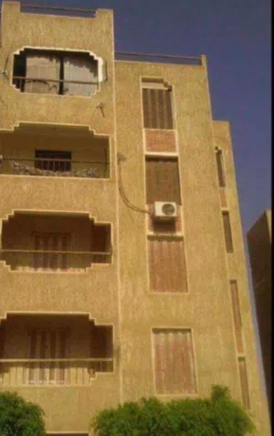 للبيع تمويل عقاري فقط في مدينة الشروق .صورة الريس بجوار قسم الشروق في منتصف بوابة سويس والاسماعيلية.