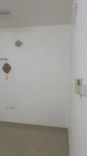 غرفة للإيجار في سوق الخوض