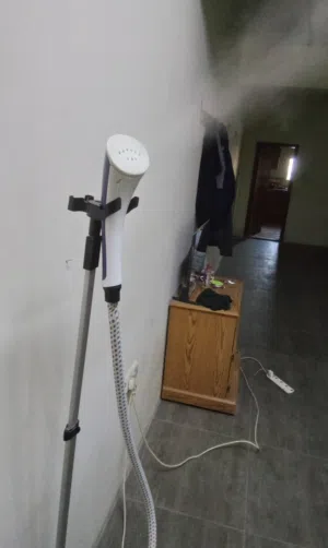 مكواة ملابس بخار  ستاند  بحالة ممتازة  Steam iron stand in excellent condition