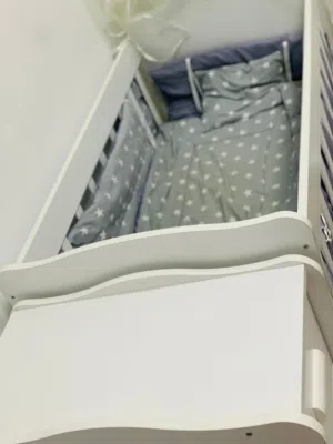 سرير طفل للبيع