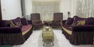 للبيع طقم كنب عدد ( 5 )مع الطاولات (3) مع خدمه توصيل