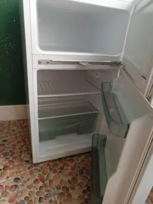 ثلاجة نظيفة جدا