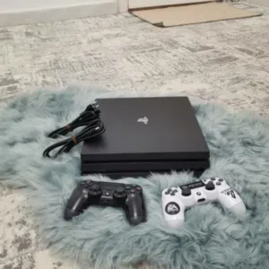 للبيع  PlayStation 4 Pro