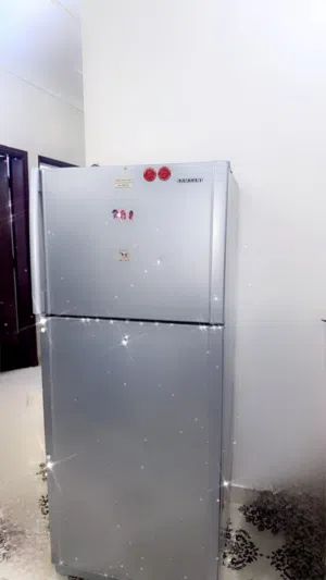 ثلاجه نظيف جدا شغاله وبارده جدا لبيع