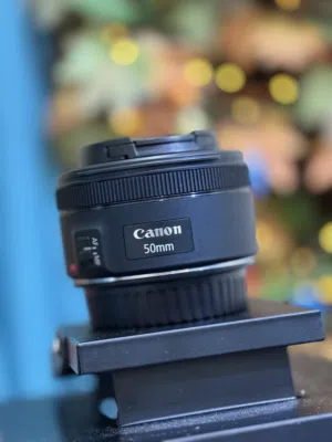 Lens and device