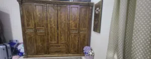6 door nice cupboard just 20bd Throw away price