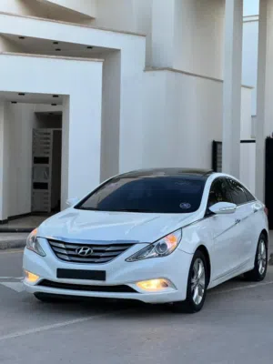 سوناتا YF وصول حديت كوريا خاليه من القص والحوادت والسوس كربون اصلي فل مصكر صالون خمري ماشيه 84000