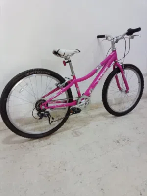 (TREK) Mountain Youth Bicycle 24 inch Model 2013 very good condition