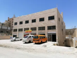 مجمع صناعي للبيع من المالك مباشرة بجانب مصنع الكسيح
