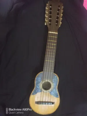 الة موسيقية تقليدية Charango Vintage 1986 أصلي – تحفة نادرة لهواة الجمع