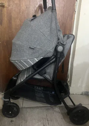 للبيع عربة اطفال ماركة GRACO مستعملة بحالة جيدة ونظيفة