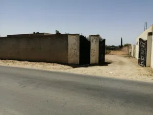 نص هكتار بطريق المطار ( كوبري الفورسيه) موقع ممتاز و ملكيه مقدسه ( شهاده عقاريه) للبيع