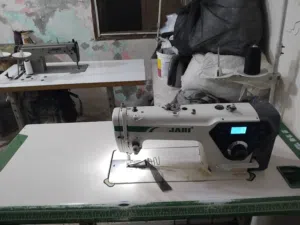 مكانتين خياطة واحدة يابانى والثانية نصف كمبيوتر