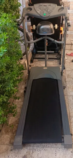 جهاز جري استخدام منزلي نضيف جدا وزن يتحمل 140كيلو
