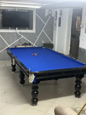 طاولة بلياردو للبيع
