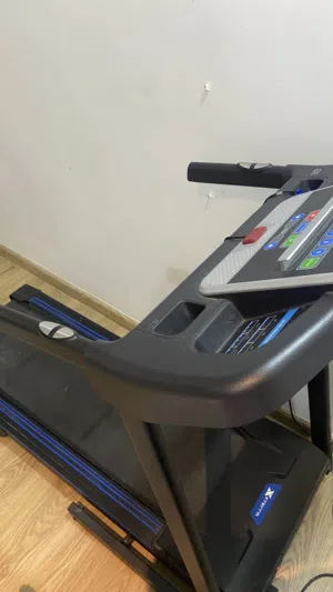 · سير المشي/· جهاز المشي الكهربائي