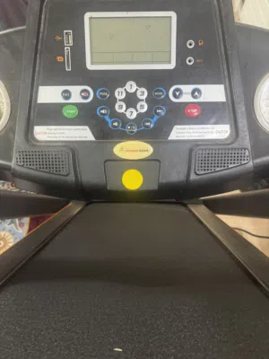 سير رياضي للكارديو باستخدام خفيف جداً