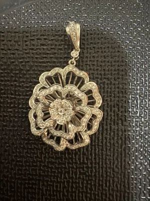 18k white gold diamond pendant