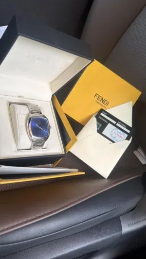 ساعة Fendi
