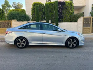 هيونداي سوناتا موديل 2012 هايبرد مميزه بانوراما صيانه كامله بحالة ممتازه اعلى صنف لا تحتاج شيء
