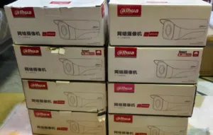 SELLING CAMERAS FOR 10 OMR ONLY ONE SEE DESCRIPTION