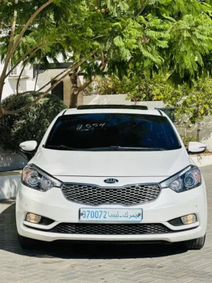 Kia k32014فل كامل عادا ليد خلفي