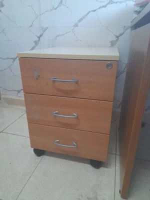 كومدينا خشب ممتاز مع مفتاح للقفل