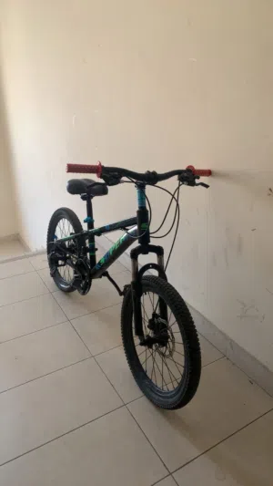 طاوله نظيف جدا