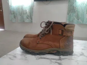 حذاء هاف بوت جلد طبيعي بحالة ممتازة (استخدام حشمة) شمواه خشن / جلد طبيعي بجودة عالية