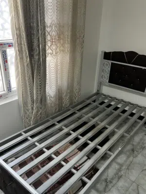 سرير نوم للبيع
