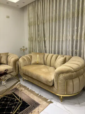 طقم كنب فاخر +طقم طاولات وسط