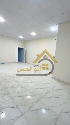 طابق تجاري حديث للأيجار في منطقة الطويسة بمساحة 200 متر