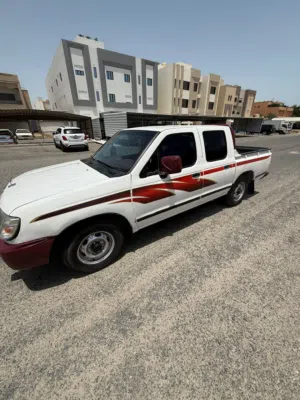 وانيت نيسان غمارتين السياره بحالة جيده موديل 2005 الحجم GL2400
