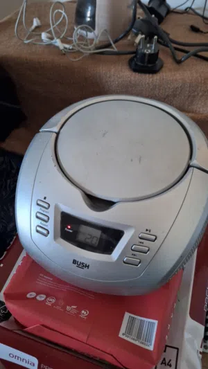 راديو ومشغل اقراص بنفس الوقت