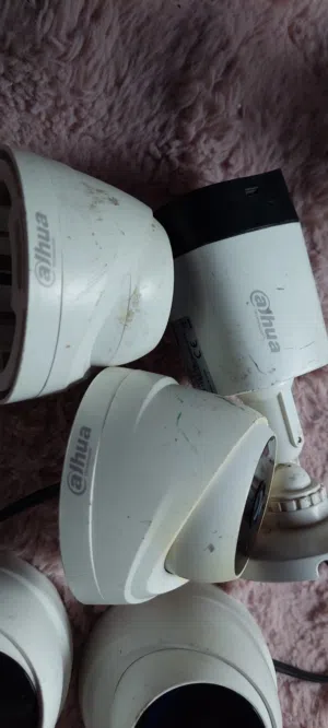 كاميرات مراقبة بحالة ممتازة للبيع