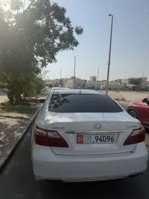 لكزس 460  ابيض نظيف جدا مسرفس كامل بحالة الوكالة
