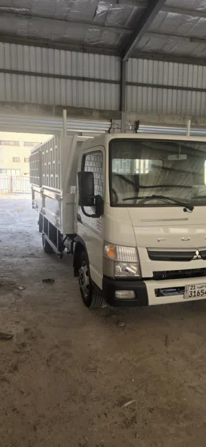 Mitsubishi 4.35  half lorrie 2024 7200kd  and pick up  Mitsubishi 2016 Double cabin 1500kd