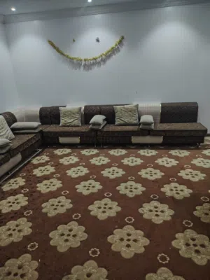 كنب مجلس مع سجاد موكيت للبيع العاجل