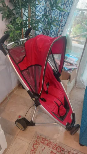 للبيع عربة أطفال ماركة Quinny تصلح للسفر وتغلق وتصعد في الطائرة