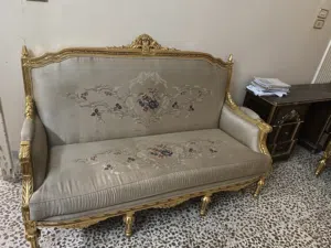 كنب ستيل خشب دمياطي (خرشوفة ) و اسفنج امريكي درجة اولى مع الطاولات نظيف للبيع