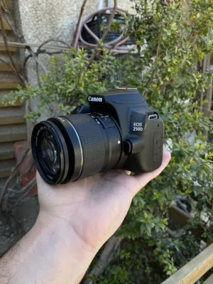 للبيع كامرا كانون 250D نضافه فول 4K تصوير
