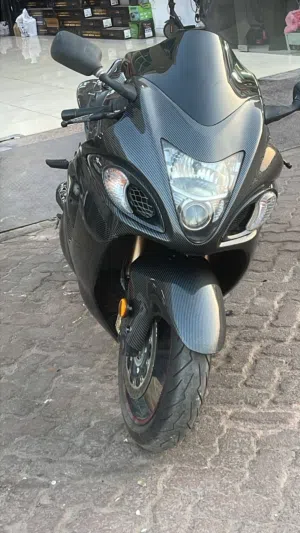للبيع: سوزوكي هايبوزا 1300cc موديل 2018 – مغطاة بالكاربون فايبر