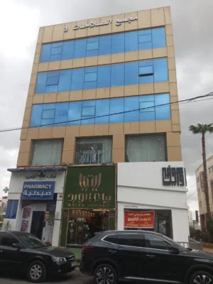 محل مميز جدا ولقطة في السابع يصلح ك مطعم سريع او كافي شوب او اي استخدامات اخرى جاهز للاستخدام