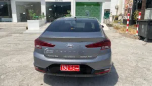 Hyundai . Elantra . Daily1