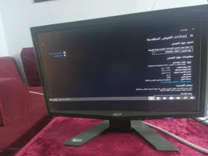 شاشه شغاله 100 ال 100 acer   مع وصلاتها وتحويله منvga الى display بسعر 20 دينار  موقع زرقاء