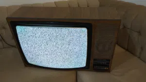 السلام عليكم تلفزيون موديل سنه 1949 صنع الماني شغال أموره تمام إن شاء الله سعر 350
