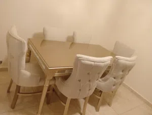 طاوله للبيع