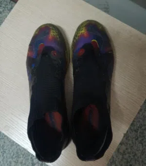 حذاء بوما اصفر وبنفسجي