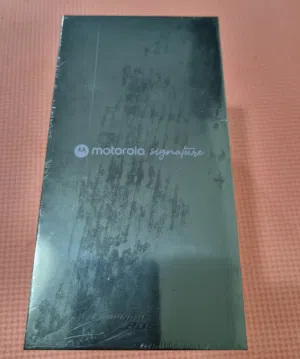 Motorola Signature 512GB Gold (Sealed) + Moto Care + 6 Months Perplexity